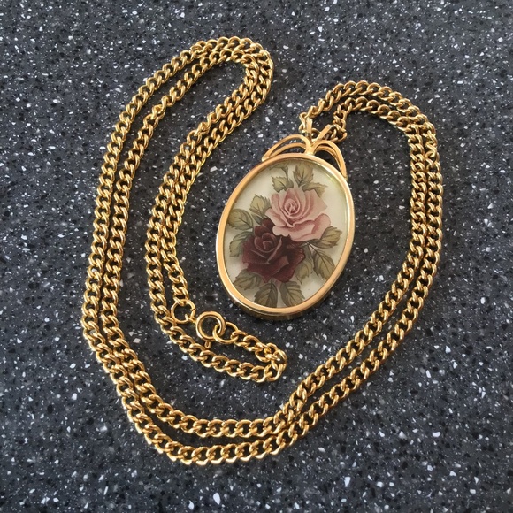 Vintage Gold Tone Necklace with Floral Pendant - Picture 6 of 14